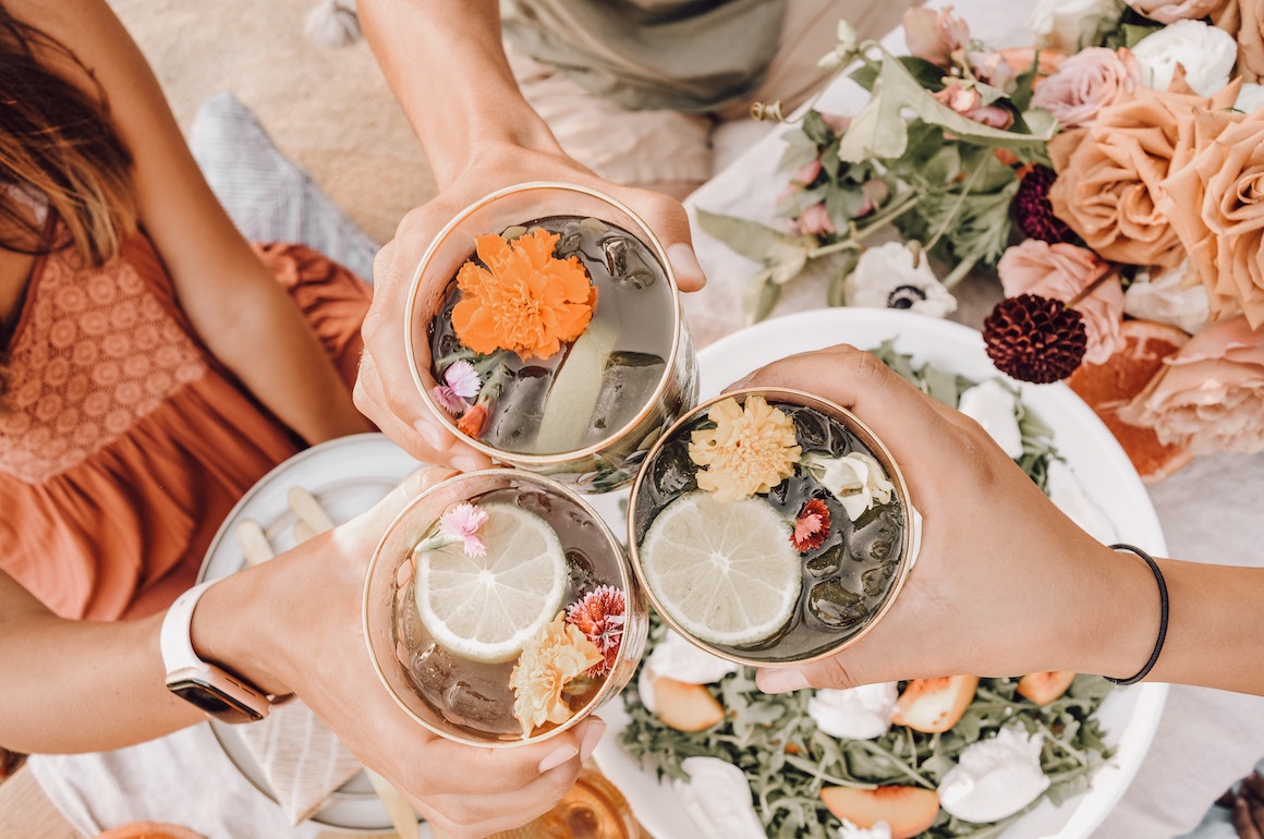 choosing-plant-color-to-match-the-corporate-event-theme